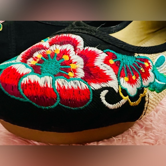Vintage Chinese Floral Hibiscus Embroidery Strappy Round Toe Platform Wedges - Picture 6 of 16